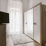 Long Family Ap Budapest