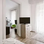 Long Family Ap * Budapest